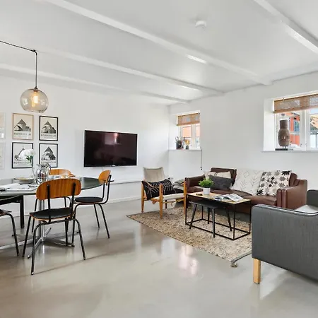 2 Bedroom Lovely In * スヴァネケ